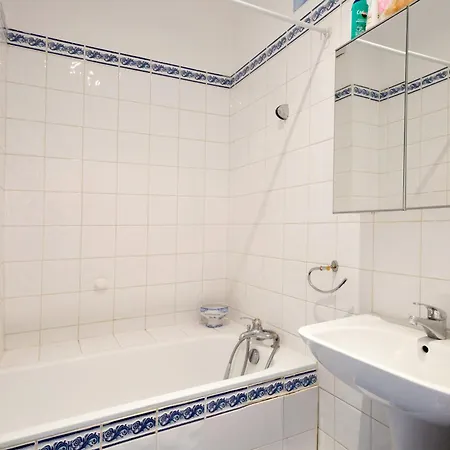 Apartment 2-bedroom Located Porte Maillot, 17, By Easyflat