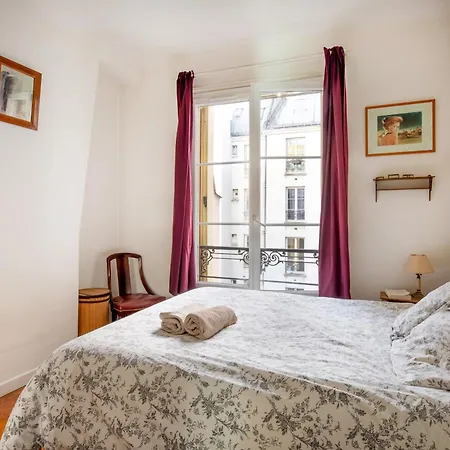 2-bedroom Located Porte Maillot, 17, By Easyflat * Paris